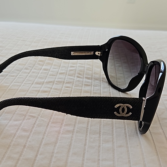 Chanel sunglasses - Picture 8 of 9